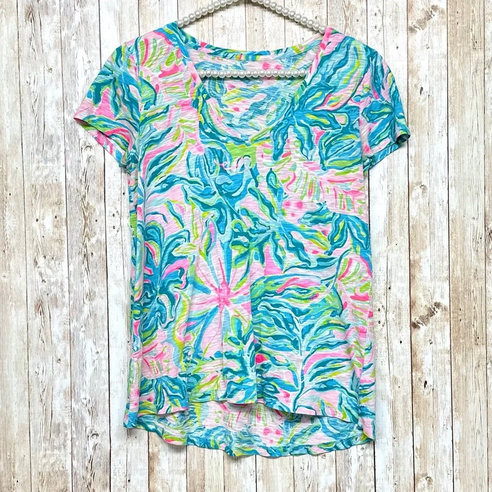 Lilly Pulitzer Etta V-Neck Tee [7008] - Picture 2 of 9
